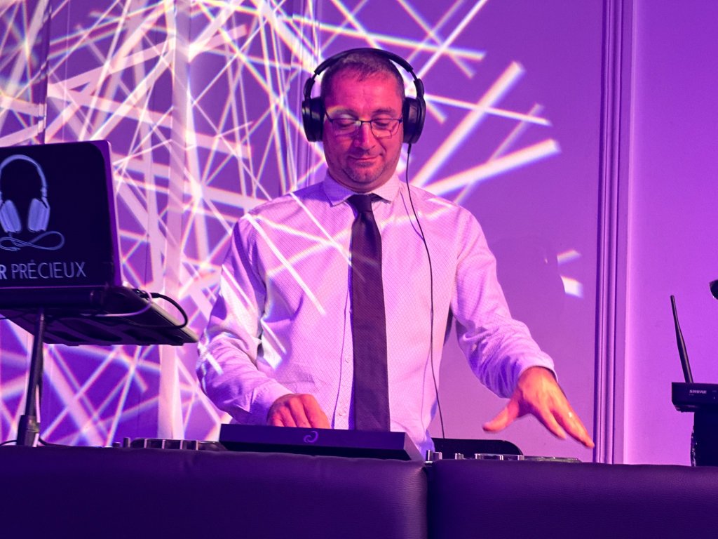 Jour Précieux DJ, DJ / Musique à GAGNY