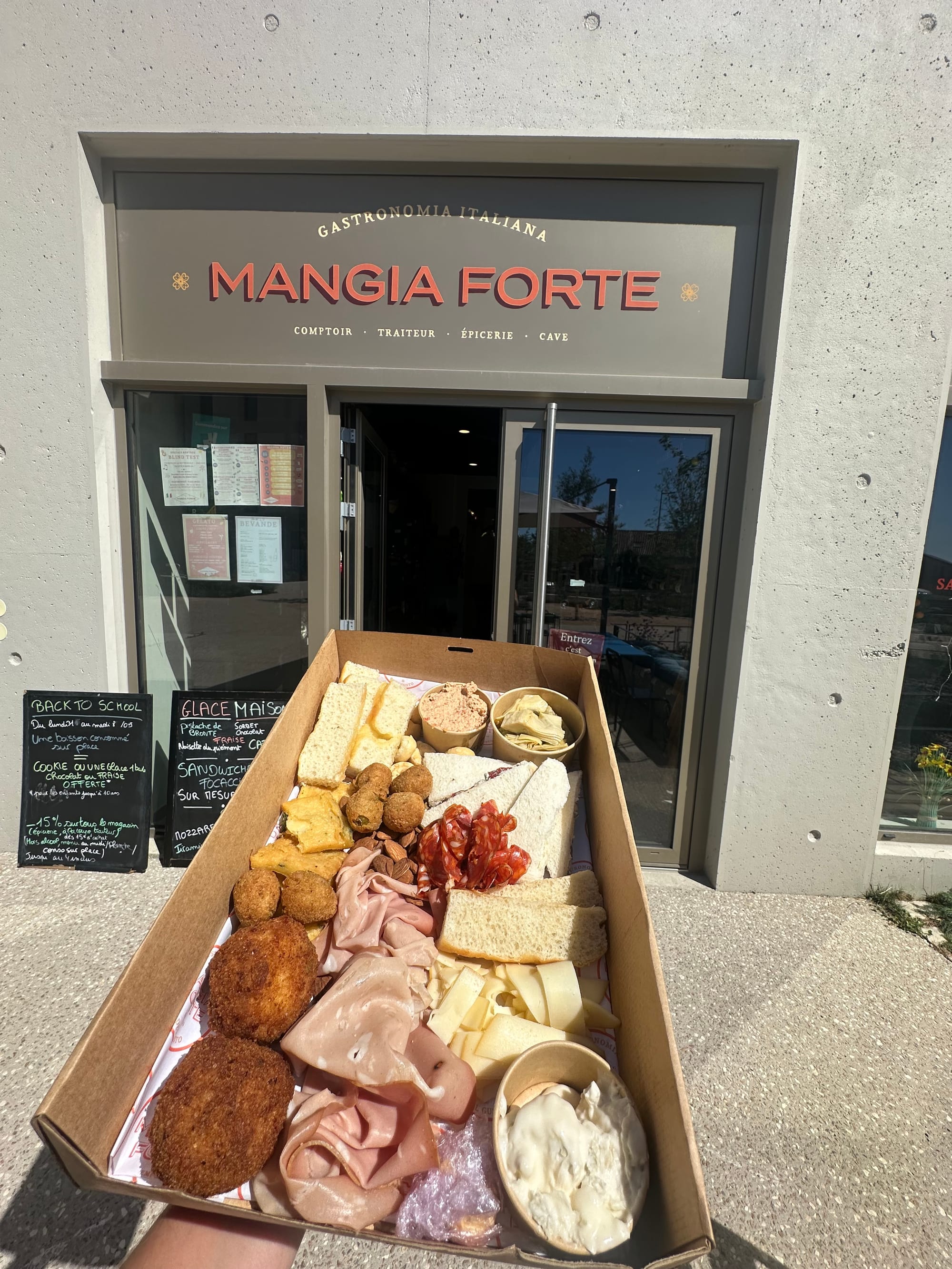 MANGIA FORTE, Traiteur à DARDILLY