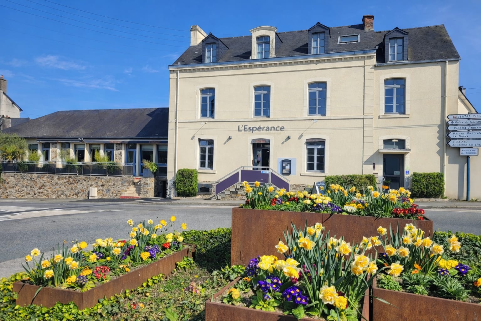 L'Espérance, Lieu de réception à VITRE